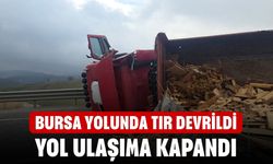 Yalova-Bursa yolunda tır devrildi! Trafik durdu