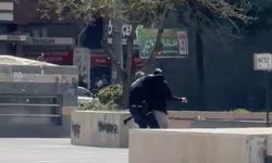 Elinde silahla polise kendini ihbar etti, etrafa ateş açtı