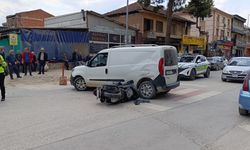 İnegöl’de motosiklet ile hafif ticari araç çarpıştı! 1 yaralı