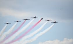 ‘Türk Yıldızları' Çanakkale 23 Nisan'da Nefesleri Kesti