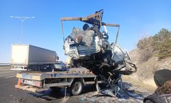 Ankara'da iki araç kafa kafaya çarpıştı: 5 ölü