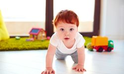 Bebekler Ne Zaman Emeklemeye Başlar? Her Geç Emekleme Sorun mu, Aileler Nelere Dikkat Etmeli?