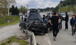 Bursa yolunda feci kaza! Otomobil bariyerlere çarptı