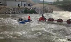 Bursa’da 10 İşçi Traktörle Dereye Yuvarlandı! İşçiler Mahsur Kaldı