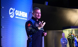 Bursa’da Alper Gezeravcı gençlerle buluştu