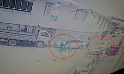Bursa'da bisikletli çocuklar otomobille böyle çarpıştı!