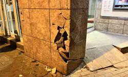 Bursa'da  el freni boşalan minibüs duvara çarptı!