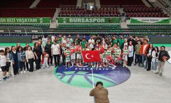 Bursaspor Basketbol Takımı'nı 1.20'lik minikler terletti