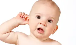 Çocuğunuz Sürekli Kulağını Çekiyorsa Dikkat! Bebeklerde ve Çocuklarda Kulak Ağrısının Sebebi Ne Olabilir?