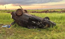 Diyarbakır’da faciadan dönüldü! Takla atan araçtaki 10 kişi yaralandı