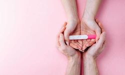 Erken Gebelik Testinde Silik Çizgi Görmek Ne Anlama Gelir? Bu Sonuç Hamilelik Belirtisi mi?