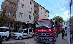 Evinde çıkan yangını söndürmek isterken yanarak can verdi