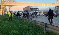 İnegöl Girişinde Zincirleme Kaza! 3 Araç Birbirine Girdi, 1 Yaralı