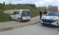 İnegöl’de Kontrolden Çıkan Araç Kaldırıma Çarptı! 2 Yaralı