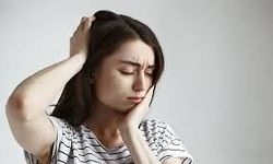 Kafada Uyuşma Hissi Neden Olur? Basit Bir Durum Mu, Yoksa Ciddi Bir Hastalığın Habercisi Mi?