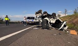 Şanlıurfa'da hafif ticari araç otomobille çarpıştı! 3 ölü, 5 yaralı