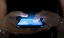 Telefonların Mavi Işığı Gerçekten Zararlı Mı? Yeni Araştırmalar Bildiklerimizi Tartışmaya Açtı, İşte Uzman Görüşleri!