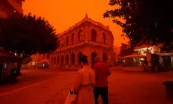Türkiye’yi Kırmızıya Boyayan Çöl Tozu İstanbul’a Ulaştı! Pazar Günü Gidiyor