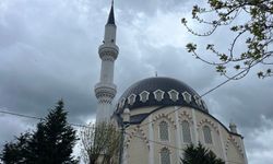 Rüzgarda Sallanan Minare Paniğe Neden Oldu