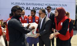 Türk Kızılay’ı İslamabad’da kurban hisse dağıtımına devam ediyor