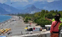 Antalya’da bayram yoğunluğu: Sahiller tatilcilerle doldu