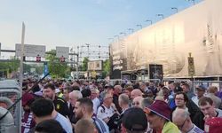 Aston Villa taraftarları final için Beşiktaş Park'ta