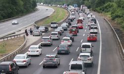 Sakarya Geçişinde Bayram Trafiği Kilitlendi