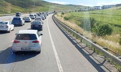 Batıya dönüş kabusu! Ankara ve İzmir yolları tamamen kilitlendi