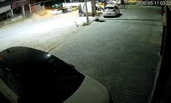 Bursa'da Direksiyon Başında Uyuyakalan Sürücü Park Halindeki 4 Araca Çarptı
