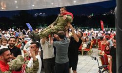 Bursa'da en özel askerlere renkli kına eğlencesi!