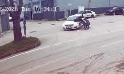 Bursa’da Otomobil ile Motosiklet Çarpıştı: Kaza Kamerada