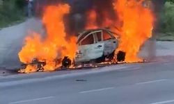 Bursa’da Seyir Halindeki Otomobil Alev Alev Yandı