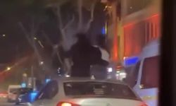 Bursa’da Sunroof Tehlikesi! Araç Tavanına Oturan Gençlere Ceza