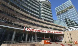 CHP Genel Merkezi’nde Tahliye Gerilimi: Özgür Özel ve Ekibi Binadan Ayrıldı