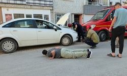 İnegöl’de Park Halindeki Otomobile Yılan Girdi!