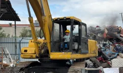 İznik’te 6 Yaşındaki Çocuğun İş Makinesi Kullanması Dikkat Çekti