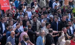 Özgür Özel kalabalıkla Anıtkabir'e yürüdü!