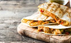Evde Kolay Tavuk Quesadilla Tarifi! Çıtır Lavaş, Bol Peynirli Lezzet