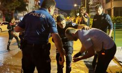 Öfkeli baba, kızını rahatsız eden gencin kulağını kesti