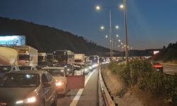 Kuzey Marmara Otoyolu’nda Kamyon Tabelaya Çarptı