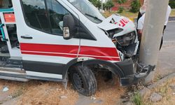 Bitlis’te Ambulans ile Otomobil Çarpıştı! 10 Kişi Yaralandı