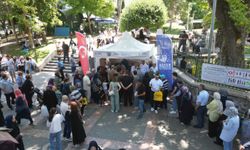 Bursa Büyükşehir'den 17 İlçede 28 Farklı Noktada Aşure İkramı