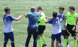 Bursa’da Liseler Arası Futbol Finalinde Hakeme Saldırı!