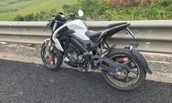 Bursa'da motosiklet virajda savruldu!