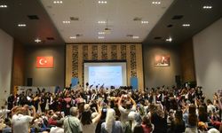 Bursa'da MYO'nun 30. dönem mezunları kep attı!