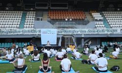 Bursa'da sağlıklı yaşlanma için yoga yaptılar!