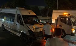 Bursa’da Servis Minibüsü Refüje Çıktı! Sürücü Yaralandı
