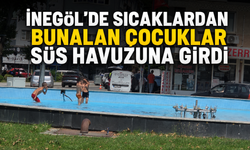 İnegöl’de Sıcaklardan Bunalan Çocuklar Süs Havuzuna Girdi