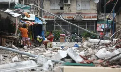 Filipinler'de 7.8 büyüklüğünde deprem!