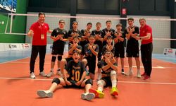İnegöl Belediyespor Set Vermeden Yarı Finale Yükseldi